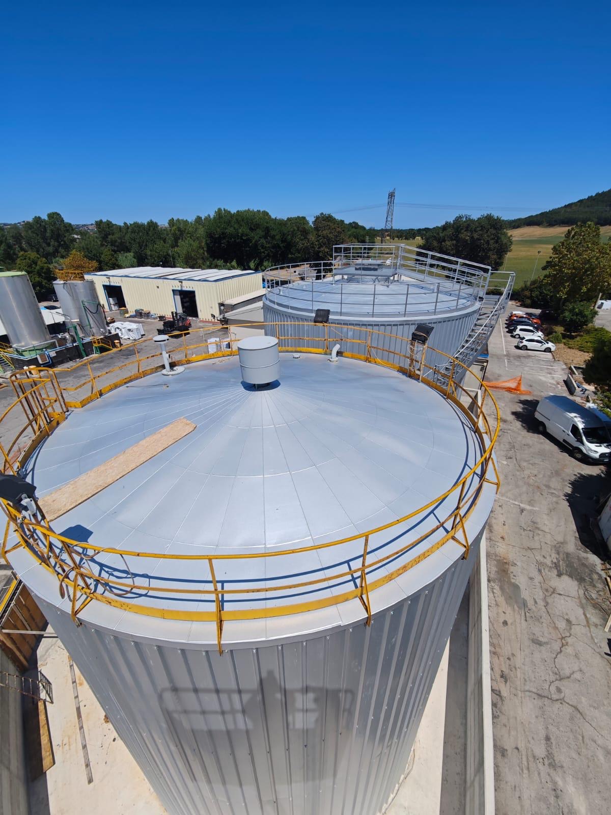 Serbatoi industriali coibentati con finitura in alluminio